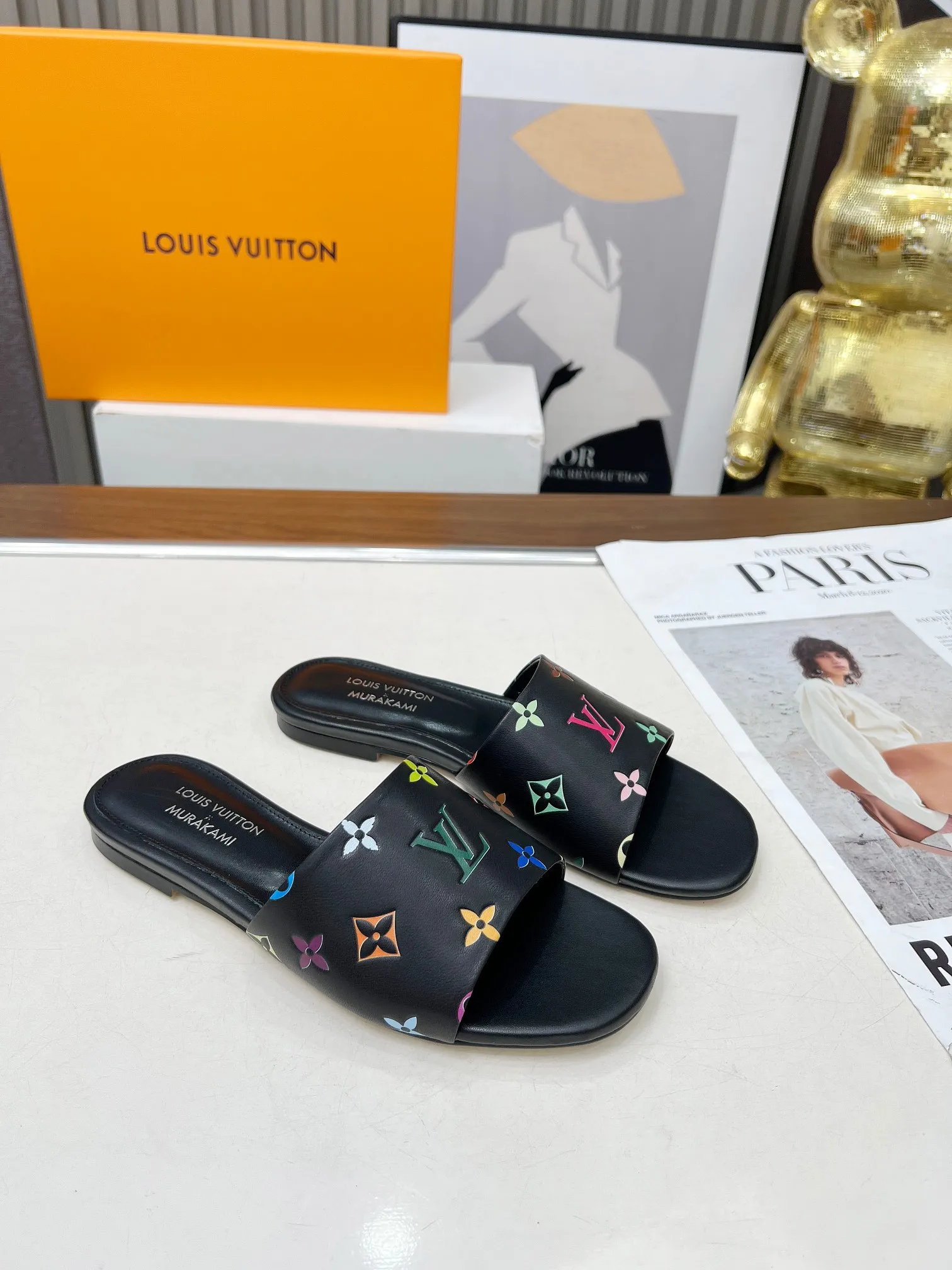 💕💕Factory direct selling price p380💕💕Vuiton’s latest 2025 spring and summer style. This sandal is from the Louis Vuitton The dotted LV logo on the upper brings a different visual feast to the hot summer. Color: coffee, white, black. Size: 35 to 40 (4142 can be customized, non-returnable and non-exchangeable) (leather sole can be customized +30 non-returnable and non-exchangeable)